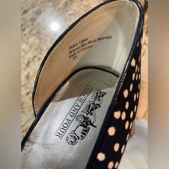 Navy Blue And Beige Spotted Heels Like New “Coach and Four” brand NOT COACH - Picture 4 of 6